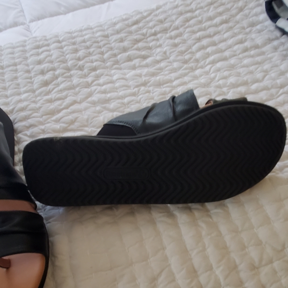 Baretraps Black Leather Women's Sandals - Picture 4 of 4